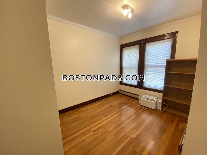 SOMERVILLE - DAVIS SQUARE - 4 Beds, 2 Baths - Image 11