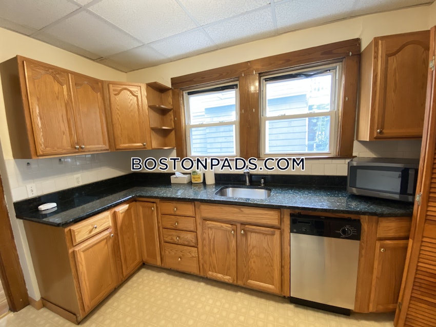 SOMERVILLE - DAVIS SQUARE - 4 Beds, 2 Baths - Image 3