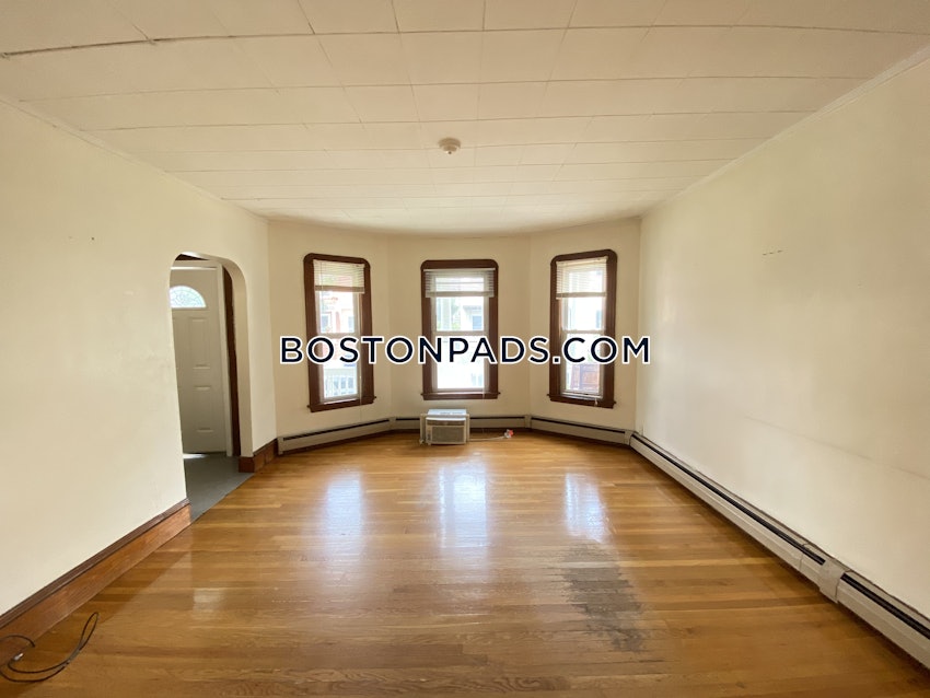 SOMERVILLE - DAVIS SQUARE - 4 Beds, 2 Baths - Image 4