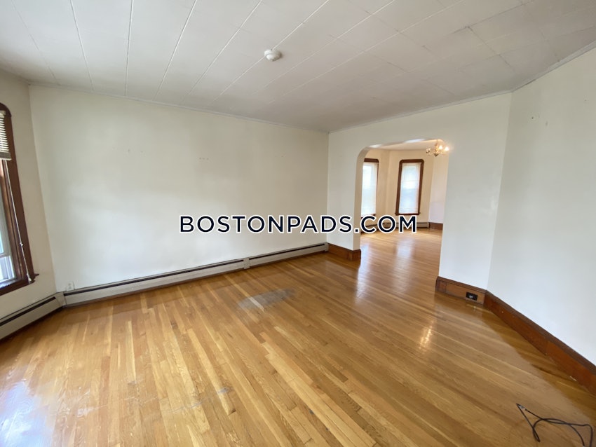 SOMERVILLE - DAVIS SQUARE - 4 Beds, 2 Baths - Image 5