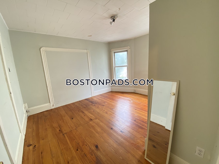 SOMERVILLE - PORTER SQUARE - 4 Beds, 1 Bath - Image 10