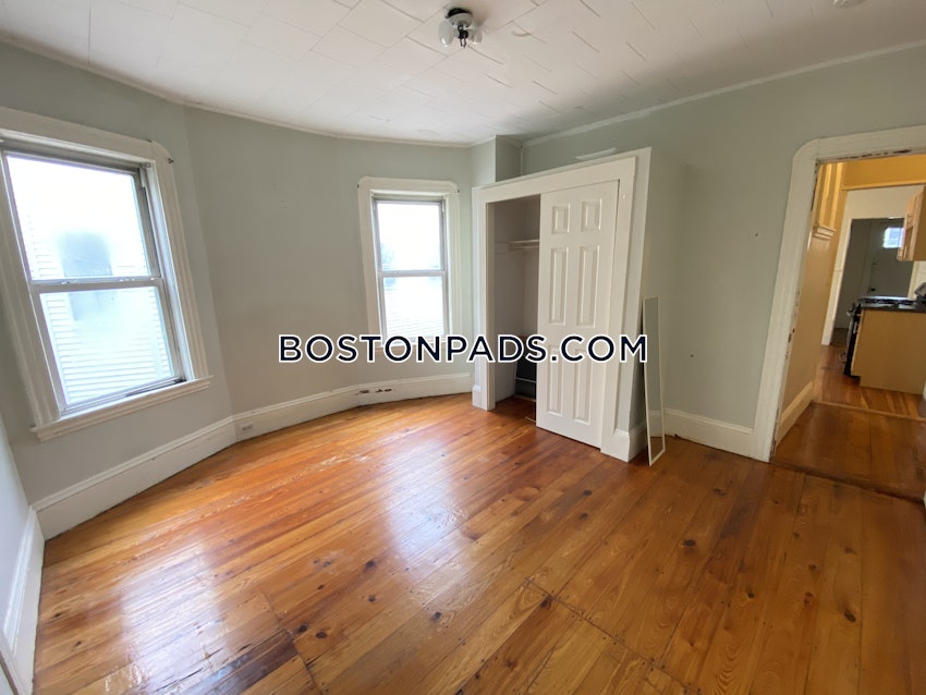 SOMERVILLE - PORTER SQUARE - 4 Beds, 1 Bath - Image 16