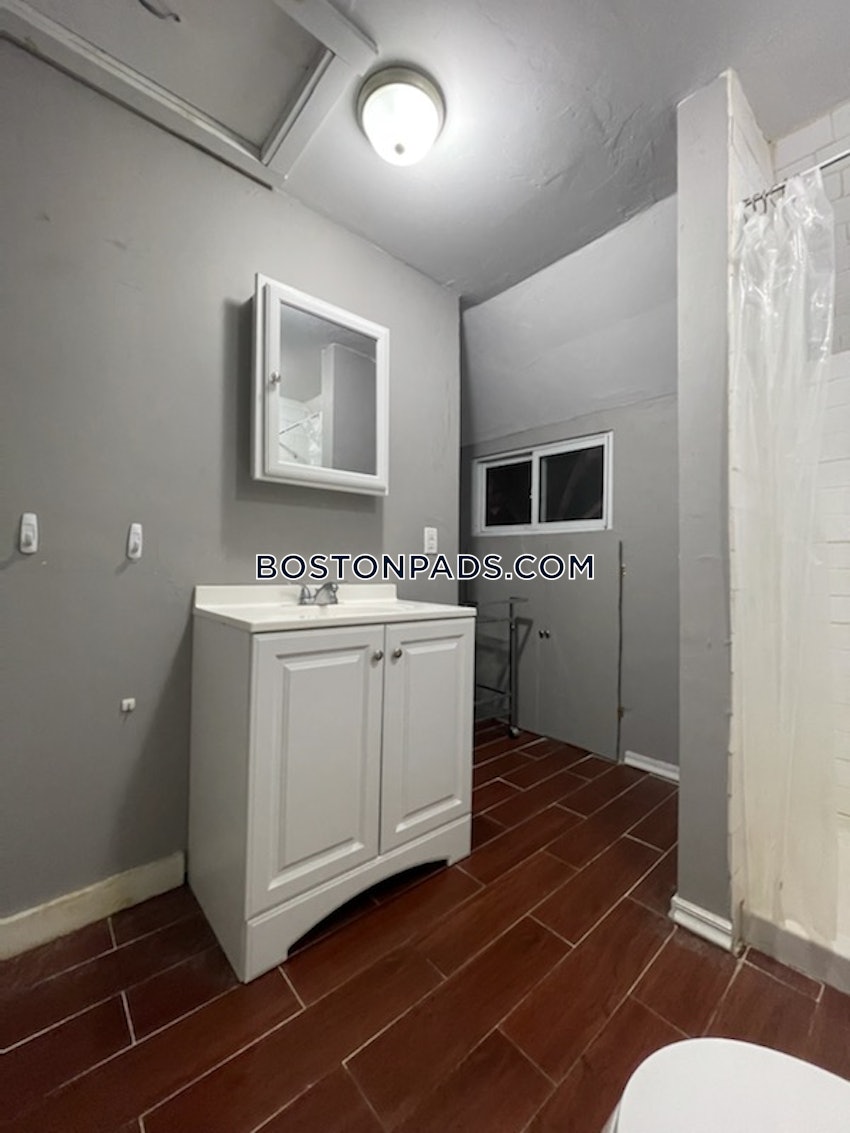 WALTHAM - 5 Beds, 2 Baths - Image 22