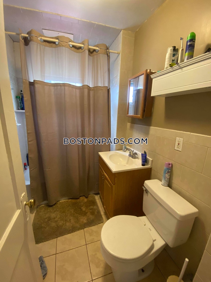 MEDFORD - TUFTS - 3 Beds, 1 Bath - Image 9