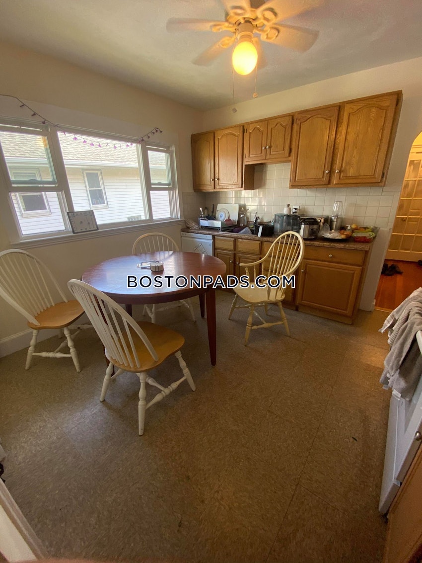 MEDFORD - TUFTS - 3 Beds, 1 Bath - Image 8