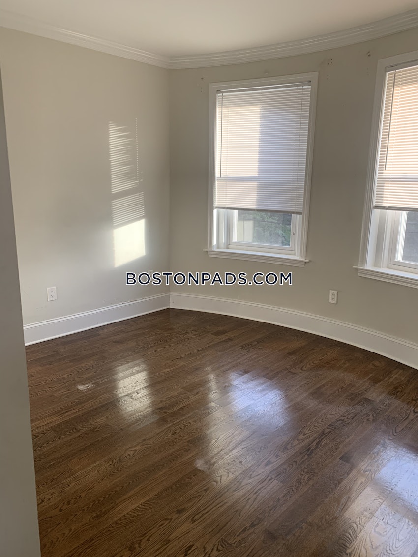 BOSTON - ROXBURY - 3 Beds, 1 Bath - Image 4