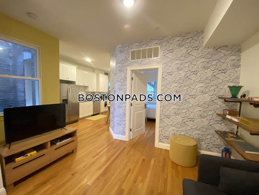 BOSTON - FORT HILL - 4 Beds, 1.5 Baths - Image 4