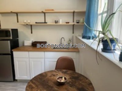 Medford 1 Bed, 1 Bath Unit  Tufts - $2,200 No Fee