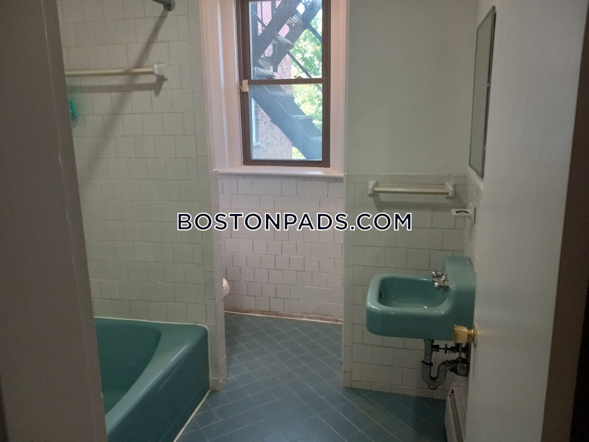 BROOKLINE- WASHINGTON SQUARE - 3 Beds, 2 Baths - Image 53