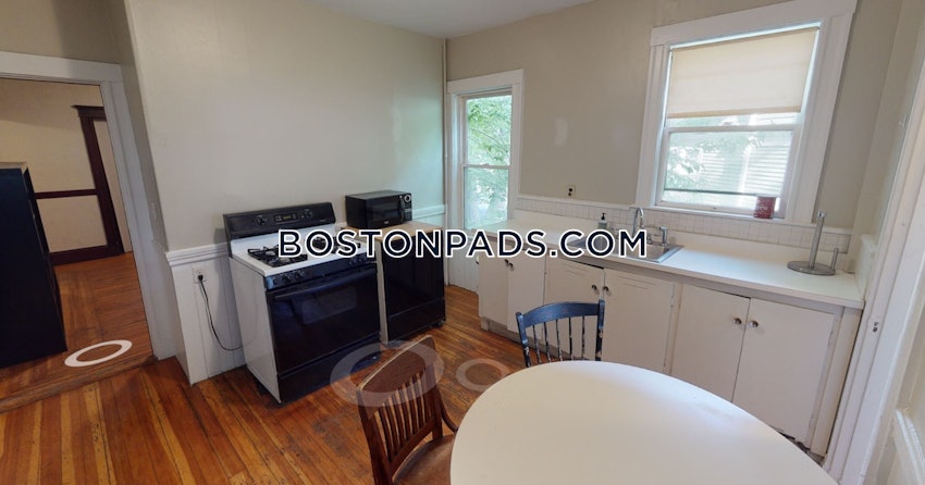 SOMERVILLE - TUFTS - 4 Beds, 1 Bath - Image 2