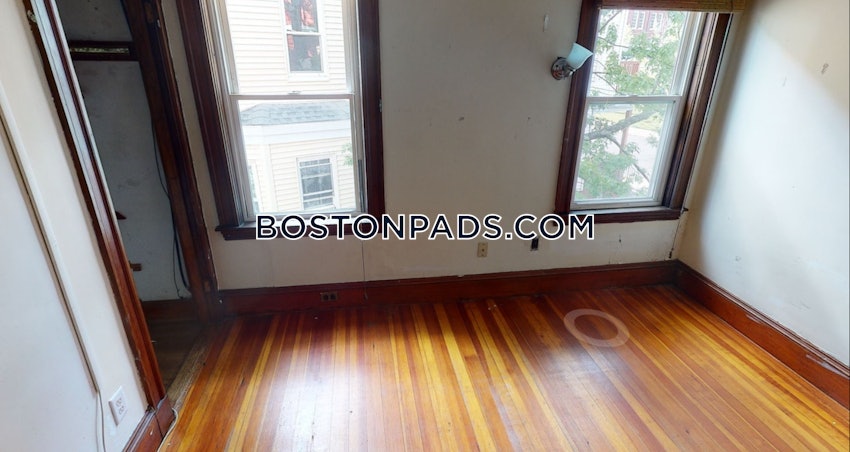 SOMERVILLE - TUFTS - 4 Beds, 1 Bath - Image 15