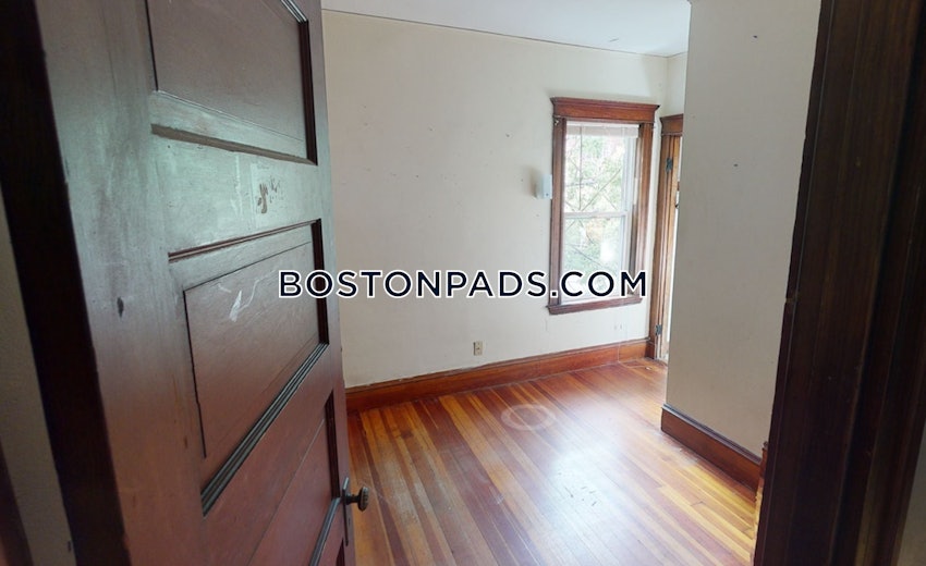 SOMERVILLE - TUFTS - 4 Beds, 1 Bath - Image 16