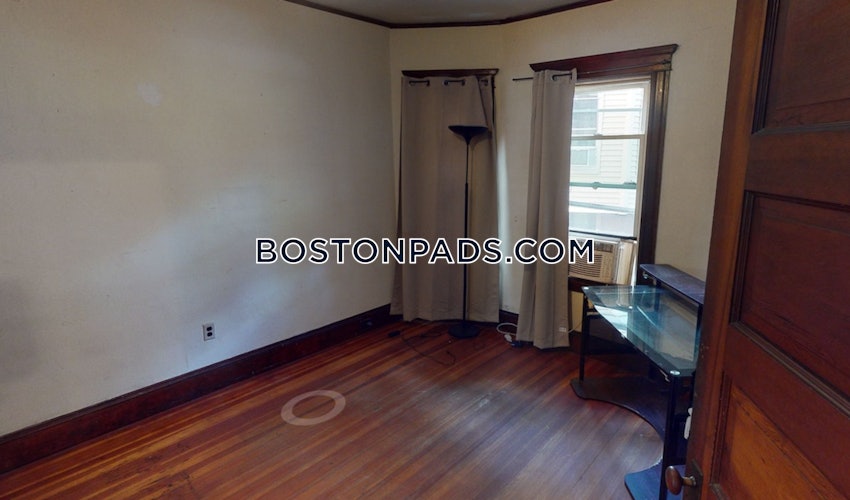 SOMERVILLE - TUFTS - 4 Beds, 1 Bath - Image 18