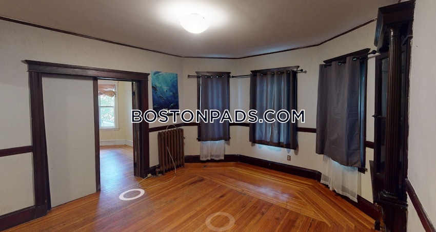 SOMERVILLE - TUFTS - 4 Beds, 1 Bath - Image 4