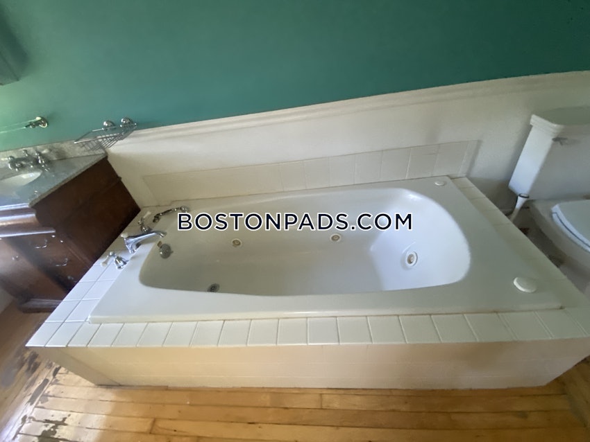 BOSTON - FORT HILL - 5 Beds, 3.5 Baths - Image 38