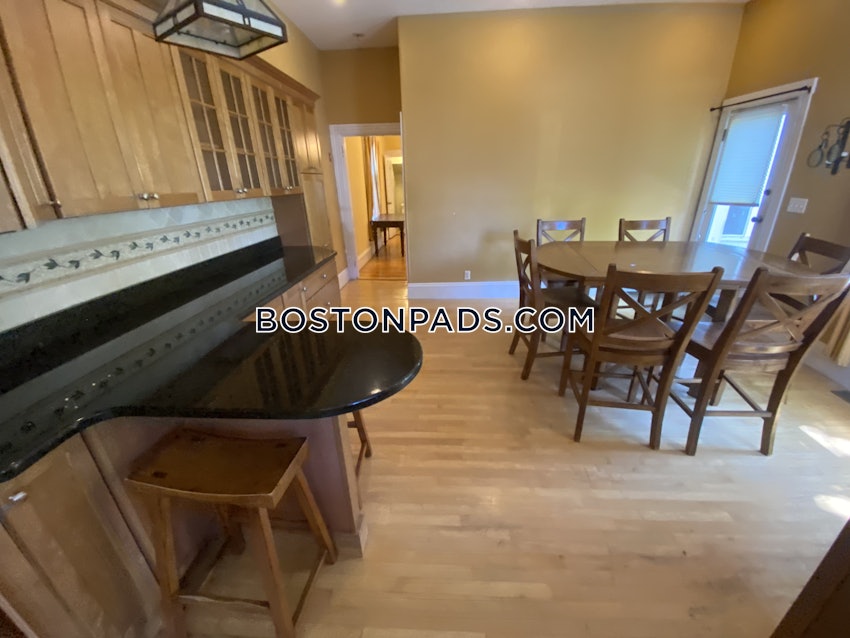 BOSTON - FORT HILL - 5 Beds, 3.5 Baths - Image 2