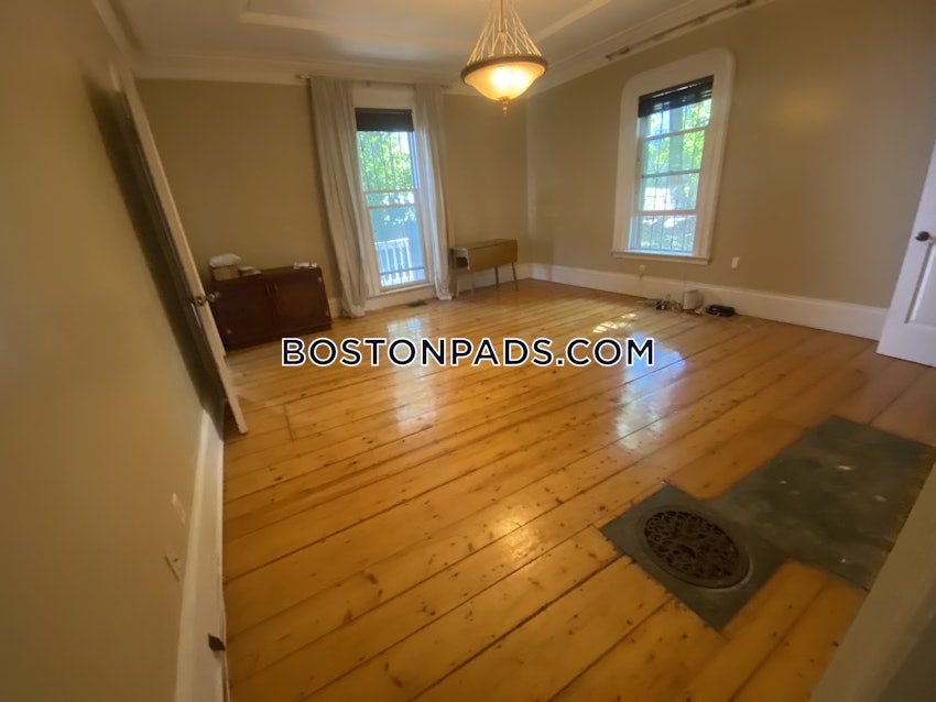 BOSTON - FORT HILL - 5 Beds, 3.5 Baths - Image 20