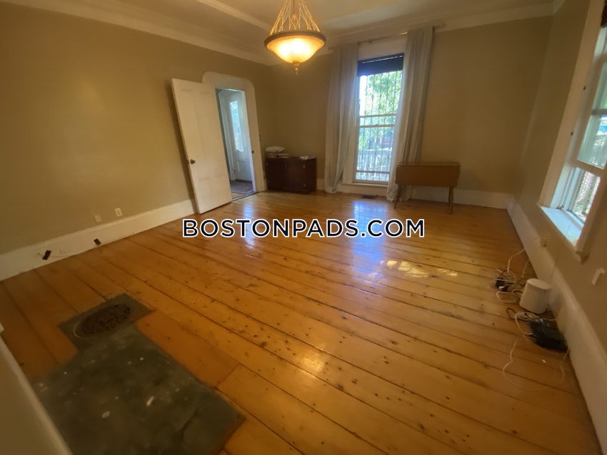 BOSTON - FORT HILL - 5 Beds, 3.5 Baths - Image 7