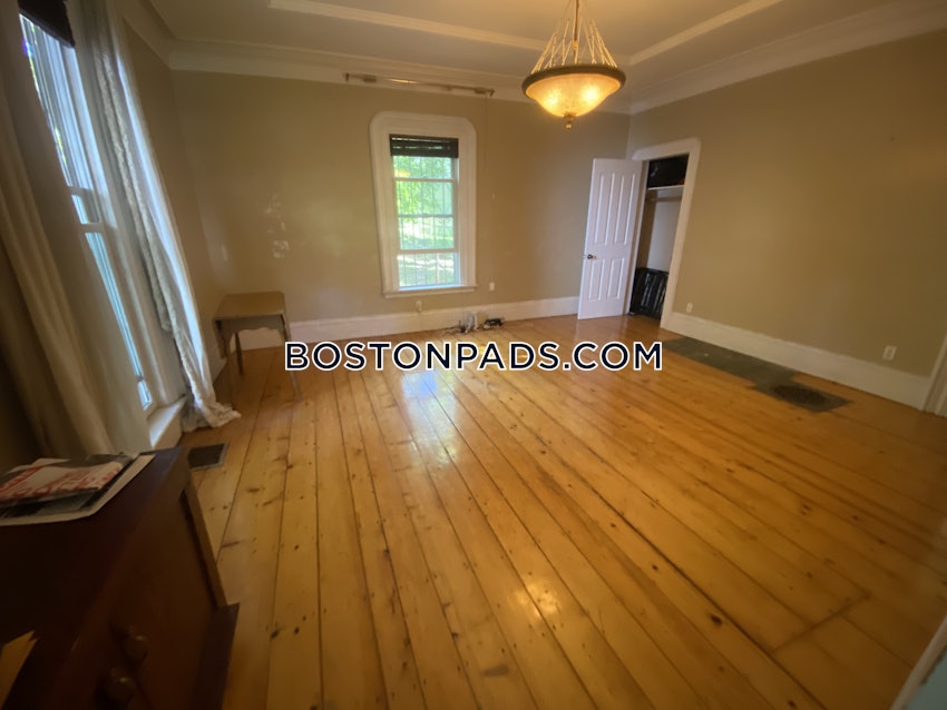 BOSTON - FORT HILL - 5 Beds, 3.5 Baths - Image 17