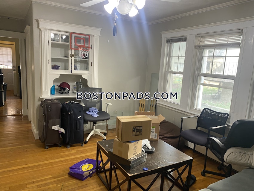 SOMERVILLE - TUFTS - 3 Beds, 1 Bath - Image 2