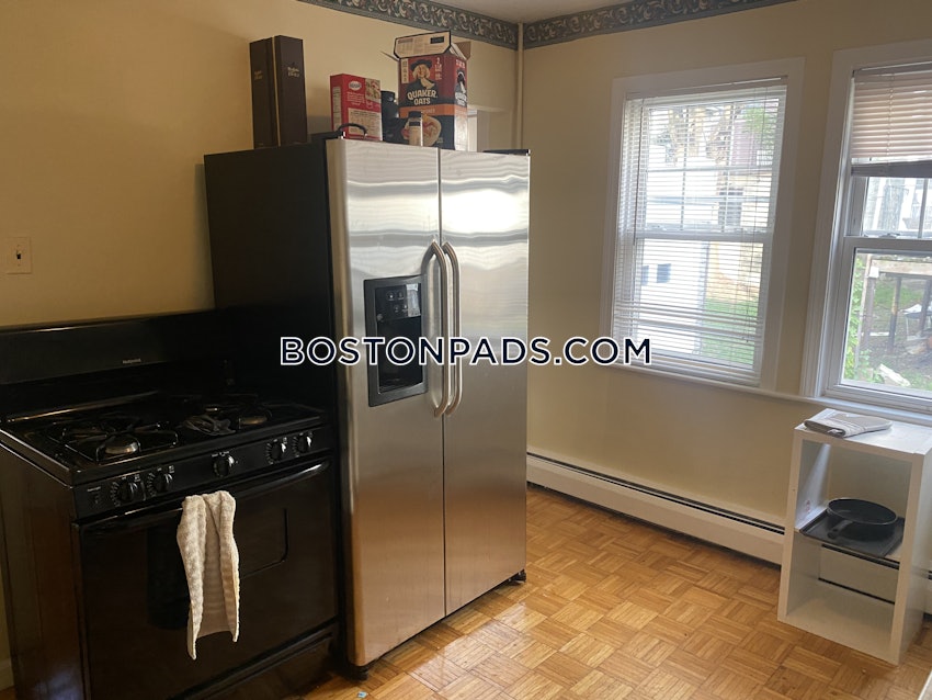 SOMERVILLE - TUFTS - 3 Beds, 1 Bath - Image 5