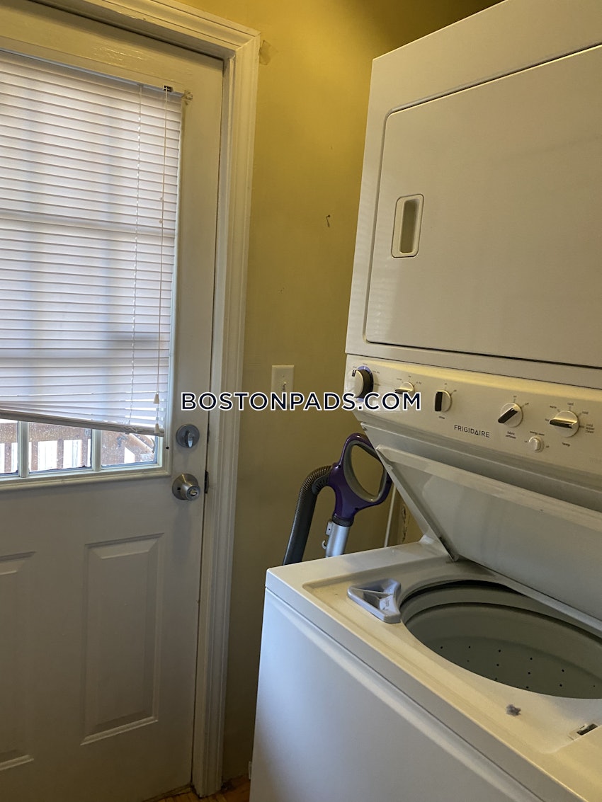 SOMERVILLE - TUFTS - 3 Beds, 1 Bath - Image 8