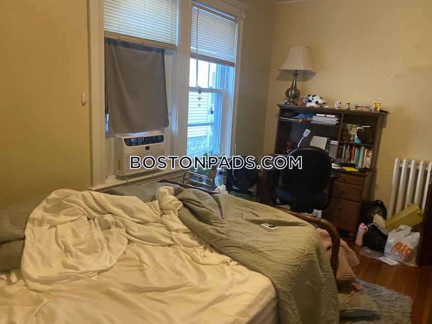 SOMERVILLE - TUFTS - 3 Beds, 1 Bath - Image 3