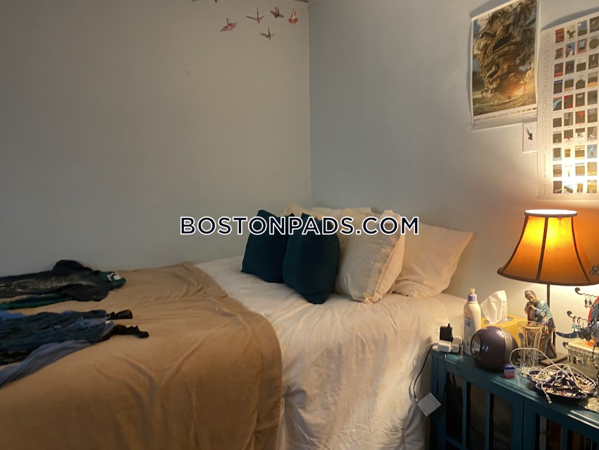 SOMERVILLE - TUFTS - 3 Beds, 1 Bath - Image 3