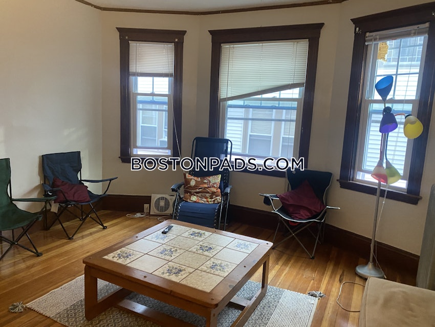 SOMERVILLE - TUFTS - 3 Beds, 1 Bath - Image 2