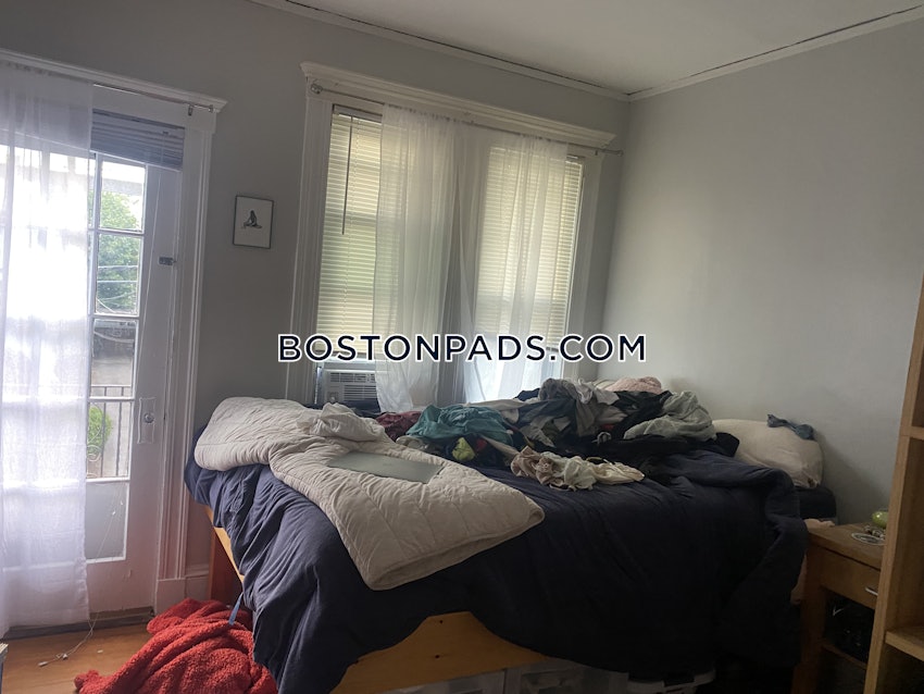 SOMERVILLE - TUFTS - 4 Beds, 1 Bath - Image 27