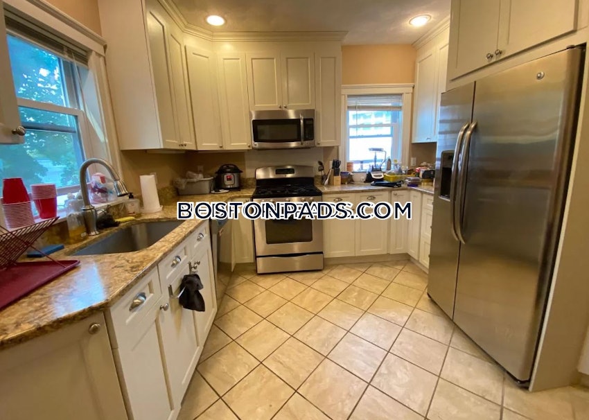 MEDFORD - TUFTS - 5 Beds, 2 Baths - Image 2