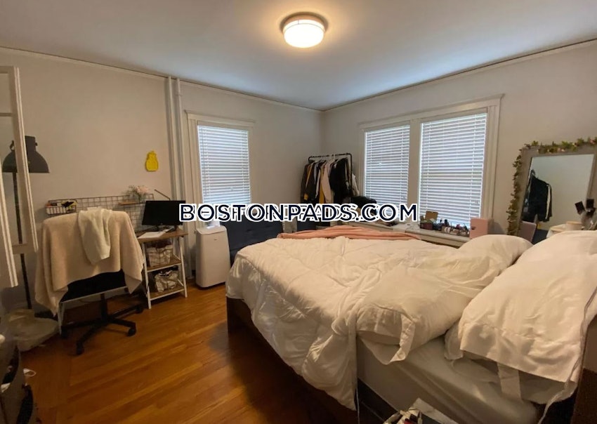 MEDFORD - TUFTS - 5 Beds, 2 Baths - Image 10