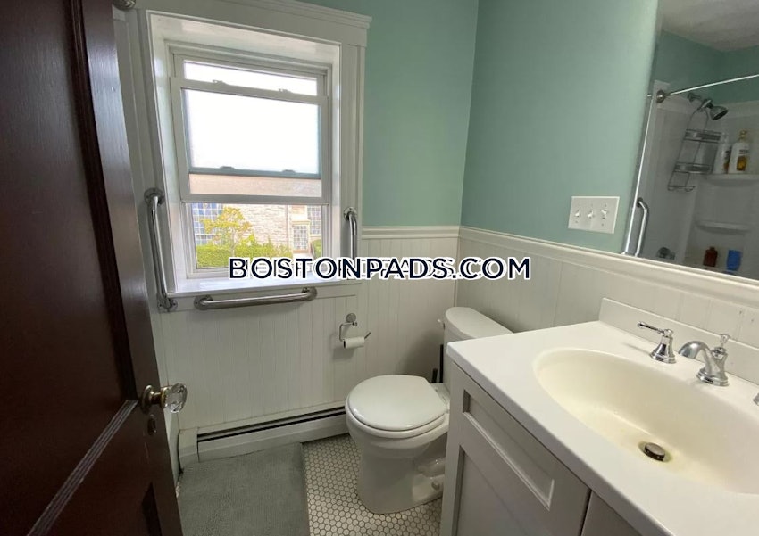 MEDFORD - TUFTS - 5 Beds, 2 Baths - Image 17