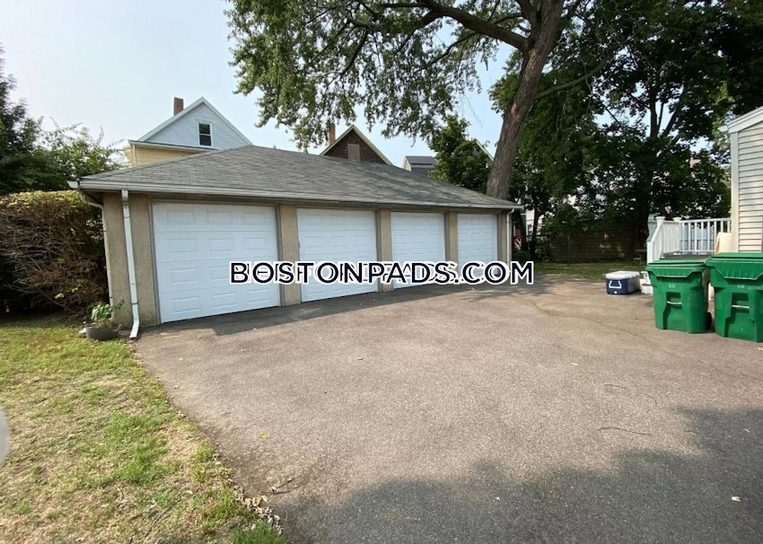 MEDFORD - TUFTS - 5 Beds, 2 Baths - Image 14