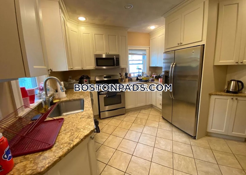 MEDFORD - TUFTS - 5 Beds, 2 Baths - Image 1