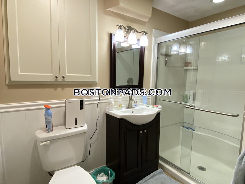 MEDFORD - TUFTS - 5 Beds, 2 Baths - Image 16