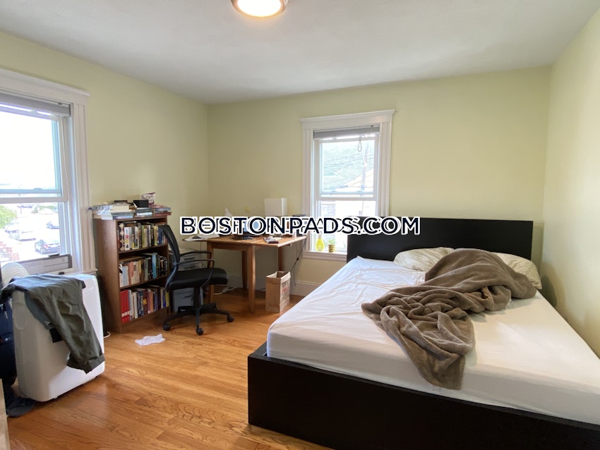 MEDFORD - TUFTS - 5 Beds, 2 Baths - Image 12