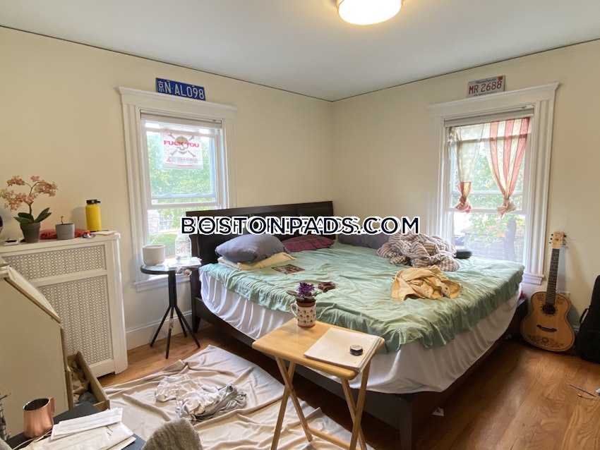 MEDFORD - TUFTS - 5 Beds, 2 Baths - Image 13