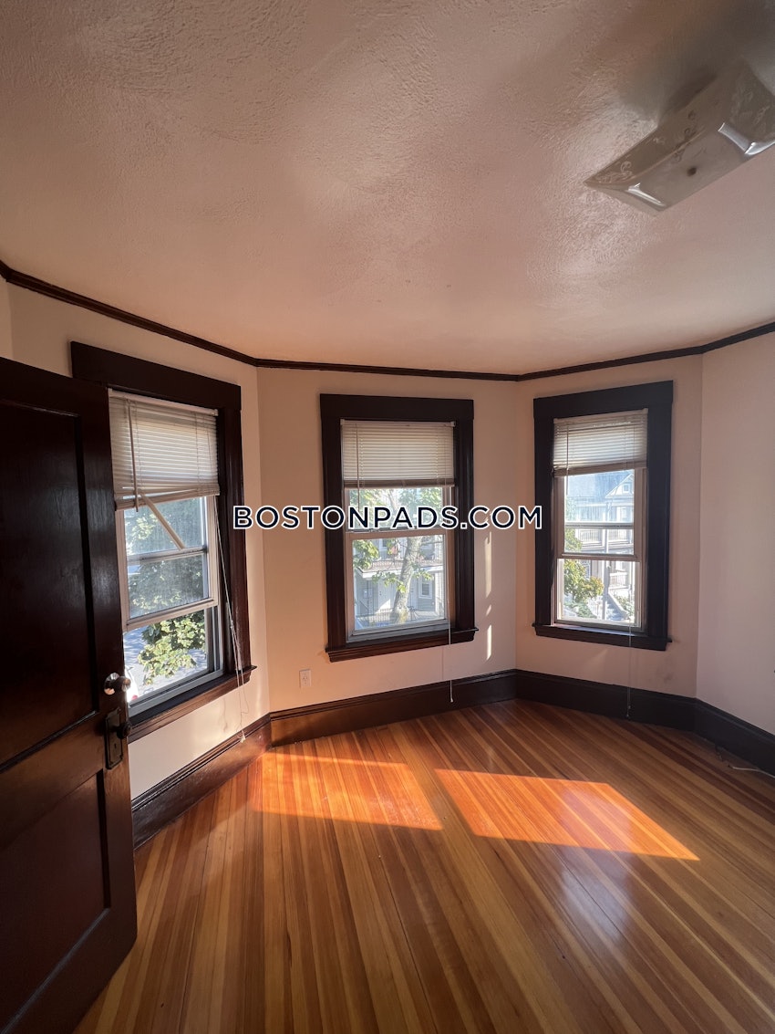 SOMERVILLE - EAST SOMERVILLE - 3 Beds, 1 Bath - Image 3