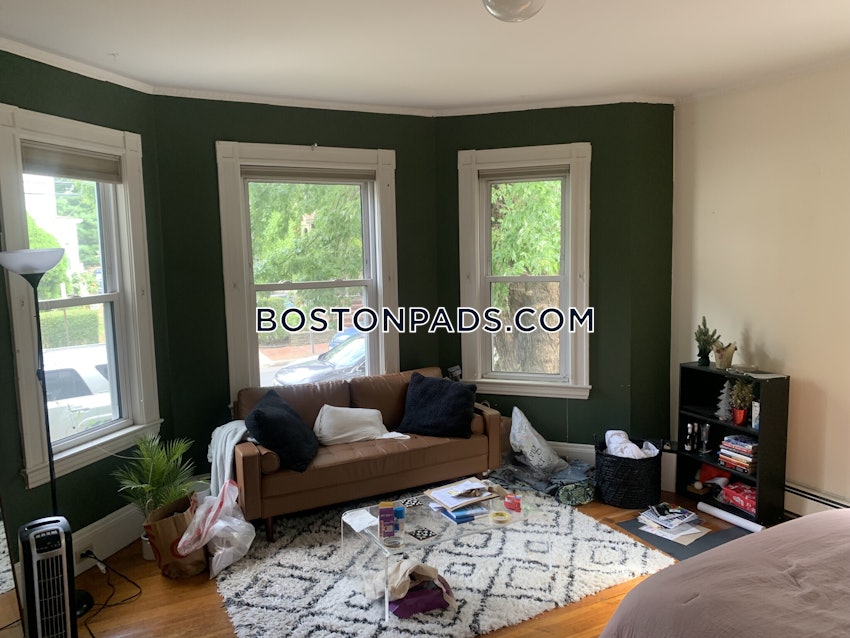 CAMBRIDGE - HARVARD SQUARE - 2 Beds, 1 Bath - Image 3