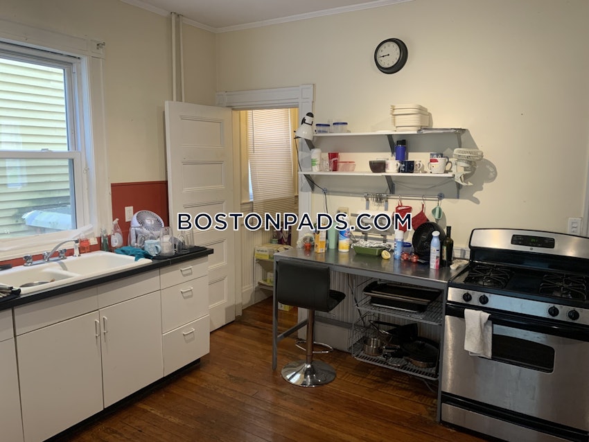 CAMBRIDGE - HARVARD SQUARE - 2 Beds, 1 Bath - Image 2