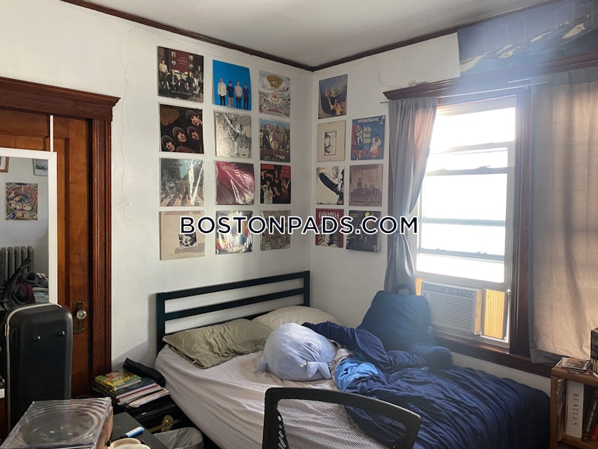 SOMERVILLE - TUFTS - 3 Beds, 1 Bath - Image 6