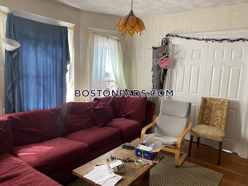 SOMERVILLE - TUFTS - 3 Beds, 1 Bath - Image 3