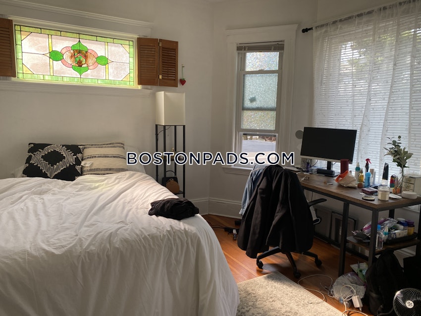 SOMERVILLE - TUFTS - 3 Beds, 1 Bath - Image 18