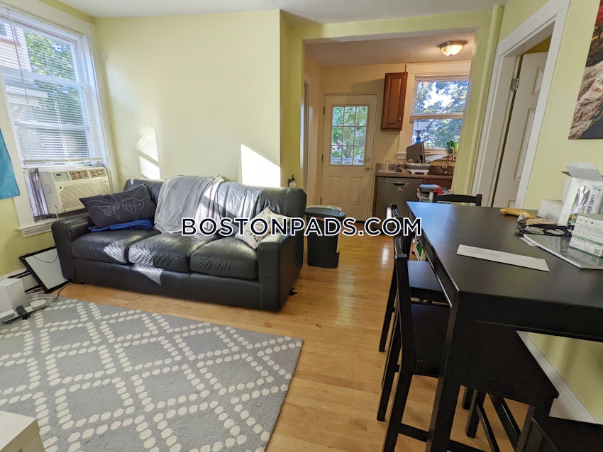 MEDFORD - TUFTS - 4 Beds, 1 Bath - Image 2