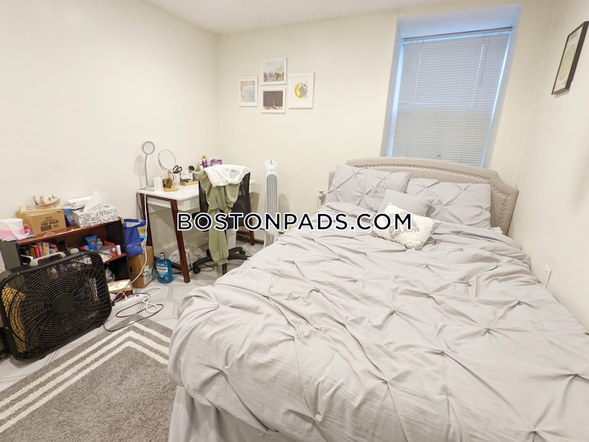 MEDFORD - TUFTS - 4 Beds, 1 Bath - Image 5