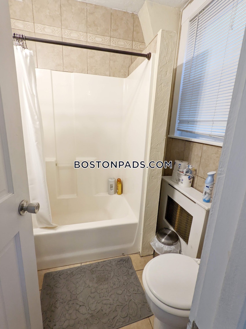 MEDFORD - TUFTS - 4 Beds, 1 Bath - Image 7