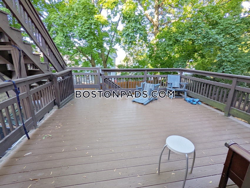 MEDFORD - TUFTS - 4 Beds, 1 Bath - Image 8