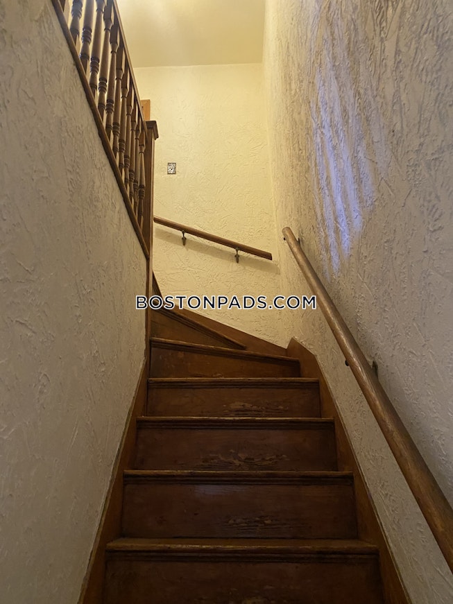 Medford - $5,800+ /mo