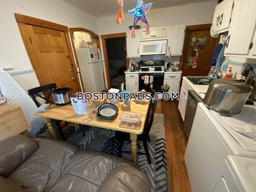 MEDFORD - TUFTS - 4 Beds, 1 Bath - Image 1